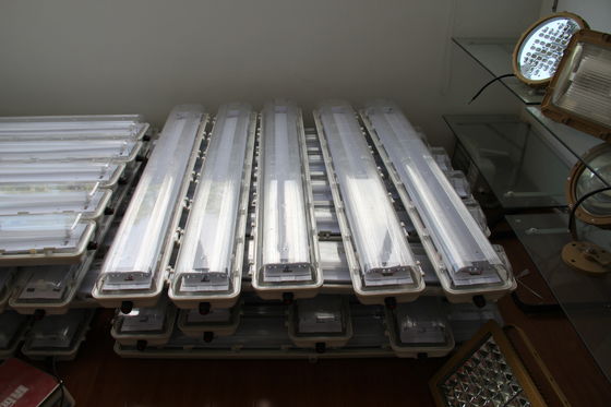 ATEX/IECEx/CNEX 인증 위험 지역 LED 조명, IP66 등급, 5년 보증, 맞춤형 와트 및 크기, 내구성이 뛰어난 BYS 시리즈 방폭형 선형 조명, 삼중 인증