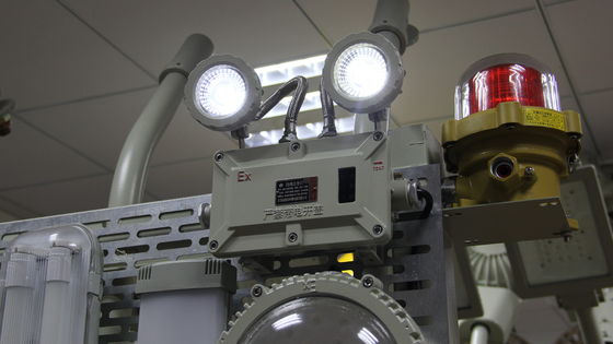 ATEX EAC CNEX IP67 인증 위험 환경용 1등급 2구역 비상 조명 90-300VAC 24/36VDC 전압