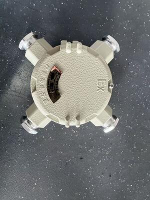 ATEX 인증 IP66 폭발 방지 연결 상자 터미널 상자 1/2/3/4 방향 G1/2' G3/4' 외부 방수 연결 상자