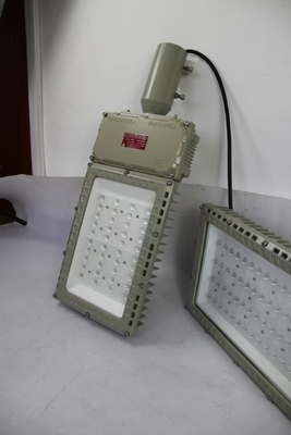 100W 130lm/W 폭발 방지 홍수등 야외 방수 높은 딱딱성 대규모 운영 작업 조명