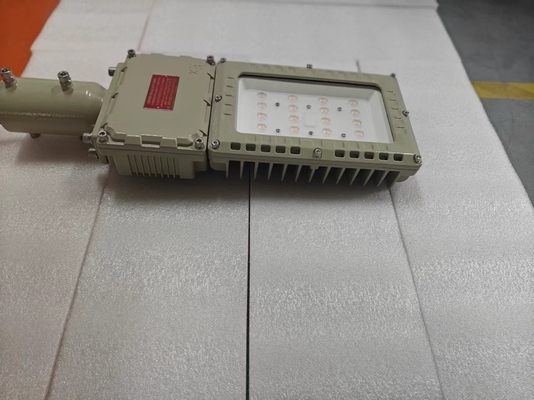 100W 200W LED 폭발 방지 홍수 조명 장착장 ATEX II 2G 가스 구역에 대한 안전1/2