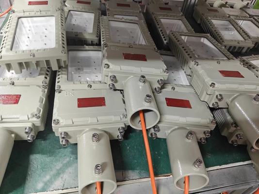 100W 200W LED 폭발 방지 홍수 조명 장착장 ATEX II 2G 가스 구역에 대한 안전1/2