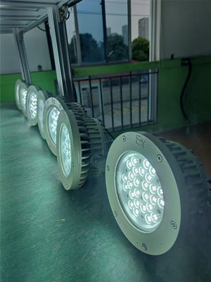 엑스 프로프 하이 베이 라이트 180lm/w ATEX 부패 저항성 IP66 LED 야외 천장 라이트 50W-250W