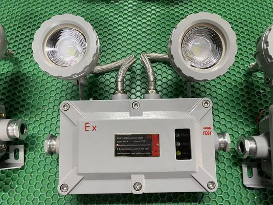 High-strength aluminum alloy material 2*3w IP66 WF2 Outdoor LED Explosion Proof Charging Emergency Light for Chemical plants and warehouses