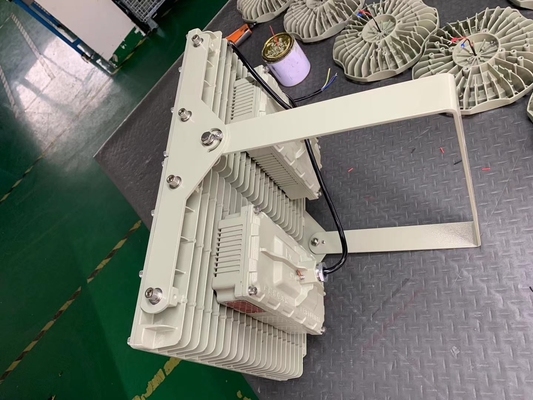 IP66 WF2 알루미늄 합금 방화 방지 CREE 램프 껍질과 LED 플라드 라이트