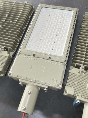 ATEX 폭발 방지 홍수 거리 빛 공장 가격 50w-250w Ip66 야외 석유 및 가스 화학 처리