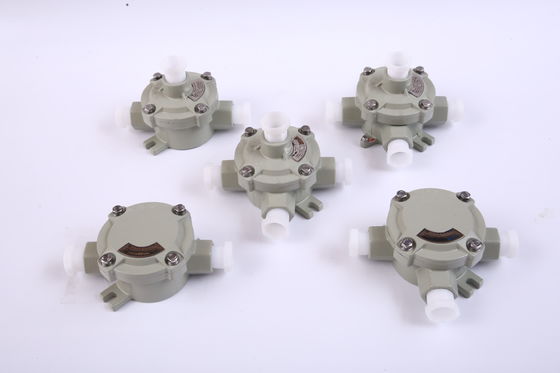 ATEX 인증 IP66 폭발 방지 연결 상자 터미널 상자 1/2/3/4 방향 G1/2' G3/4' 외부 방수 연결 상자