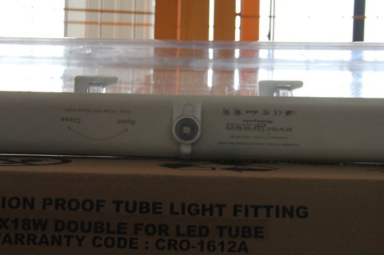 ATEX/IECEx/CNEX 인증 위험 지역 LED 조명, IP66 등급, 5년 보증, 맞춤형 와트 및 크기, 내구성이 뛰어난 BYS 시리즈 방폭형 선형 조명, 삼중 인증