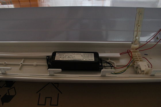 ATEX/IECEx/CNEX 인증 위험 지역 LED 조명, IP66 등급, 5년 보증, 맞춤형 와트 및 크기, 내구성이 뛰어난 BYS 시리즈 방폭형 선형 조명, 삼중 인증