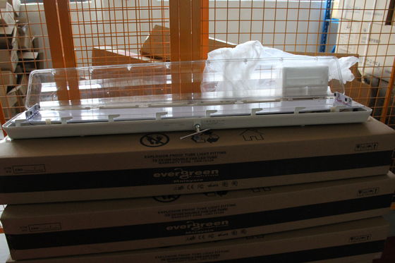 ATEX/IECEx/CNEX 인증 위험 지역 LED 조명, IP66 등급, 5년 보증, 맞춤형 와트 및 크기, 내구성이 뛰어난 BYS 시리즈 방폭형 선형 조명, 삼중 인증