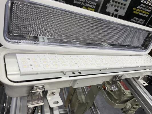 위험 위치 구역 1&2 ATEX CE 승인 IP66 10W 18W 36W 형광등 산업용 LED 선형 폭발 방지등