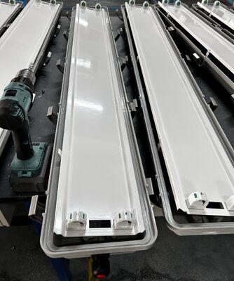 위험 등급 선형 조명 기구 IP66 WF2 석유화학 공정 시설용 Ex Tb IIIC T80°C Db 검증된 조명 기구