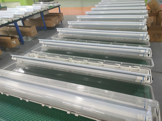 폭발성 경화 저항성 형광 장치 120-140° 각 600/1200mm 폭발성 선형 빛